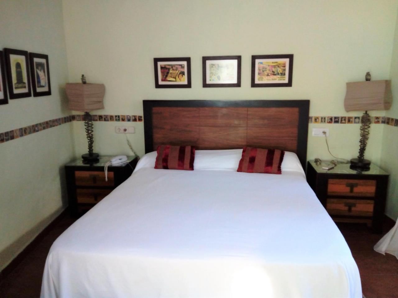 Hotel Utopia Benalup-Casas Viejas Luaran gambar